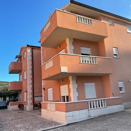 Hotel Apartman Jukic à Marina Extérieur photo