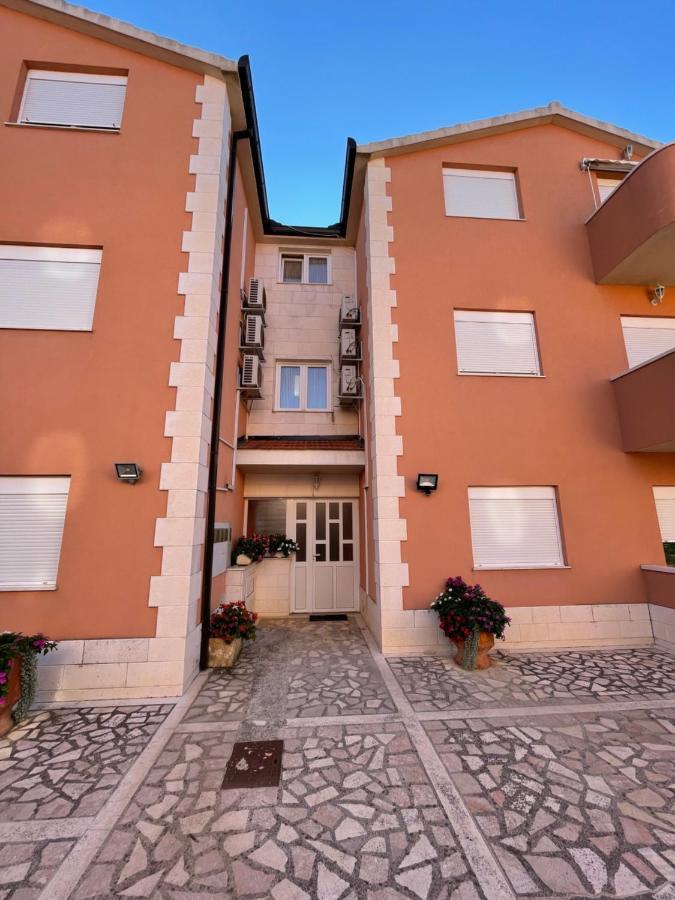 Hotel Apartman Jukic à Marina Extérieur photo